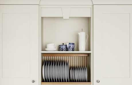 georgia-painted-porcelain-kitchen-pelmet-plate-rack